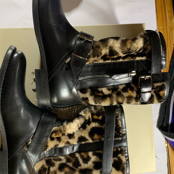 Burberry - Picture 4 of 5